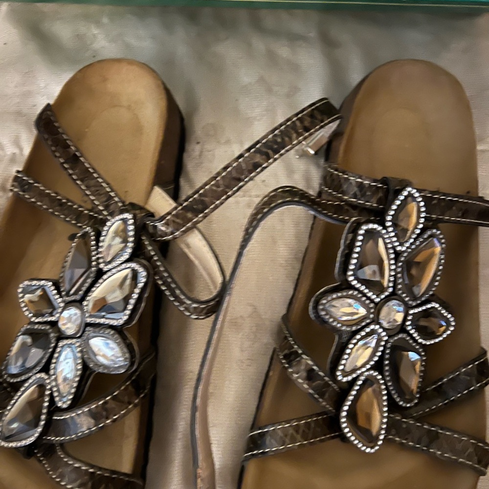 Sandals - Picture 3 of 4